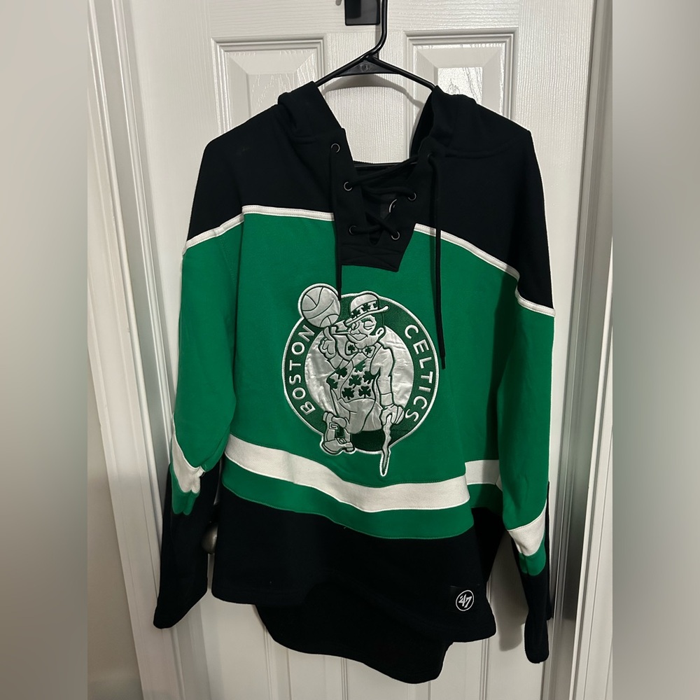BOSTON CELTICS TRI SATIN '47 LAYUP LACER HOOD